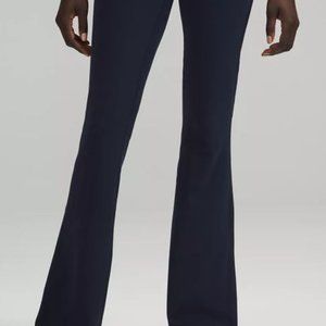 Lululemon Groove Super-High-Rise Flared Plant Nulu in True Navy Size 8